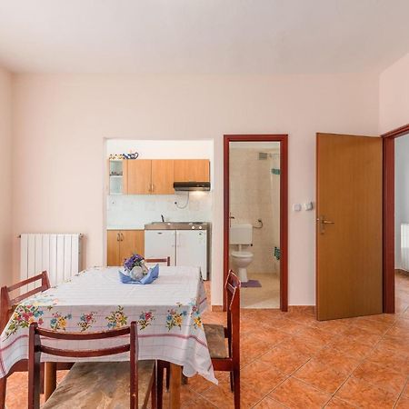 Beautiful Home In Visnjan With Wifi Extérieur photo