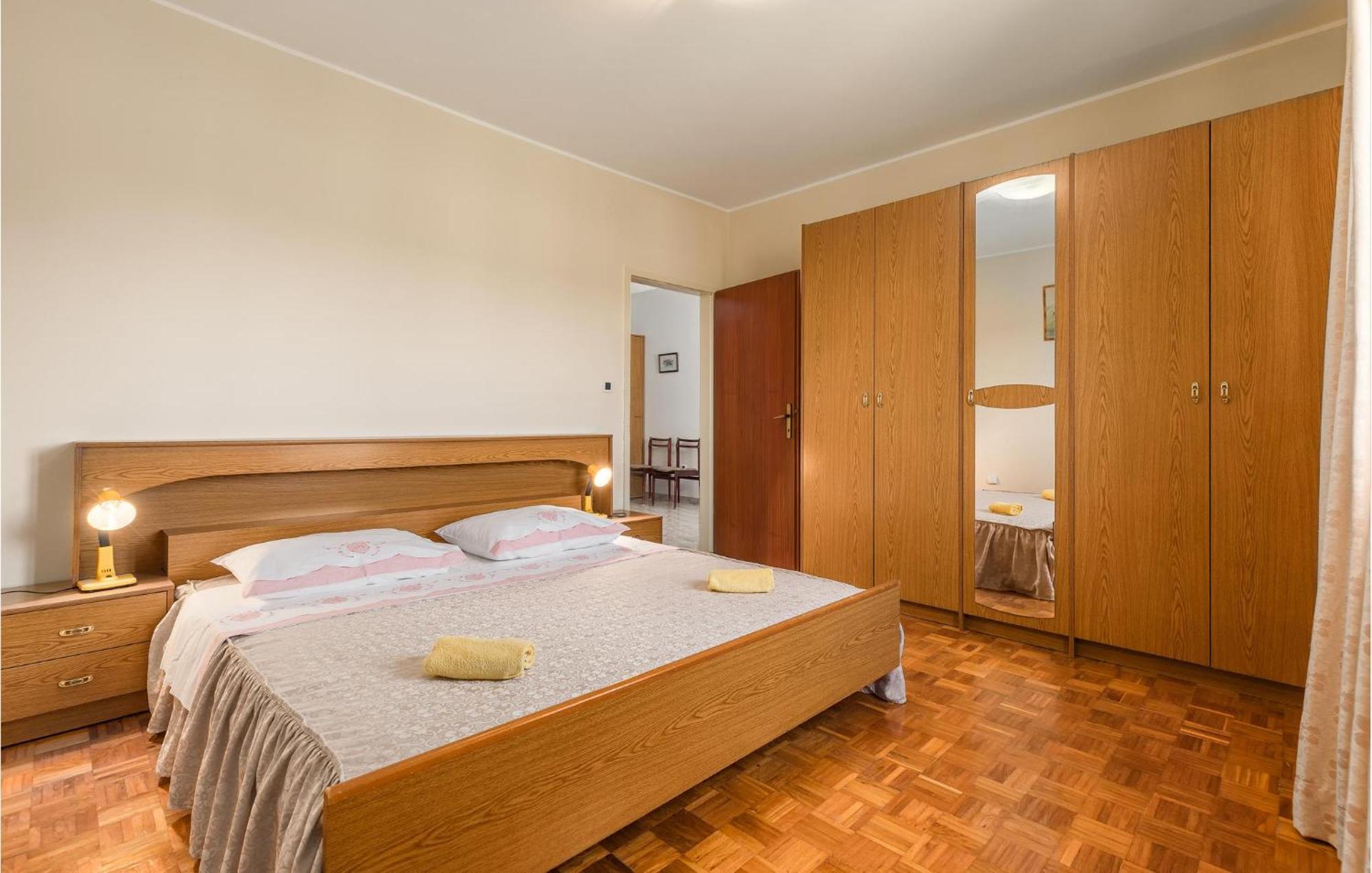Beautiful Home In Visnjan With Wifi Extérieur photo