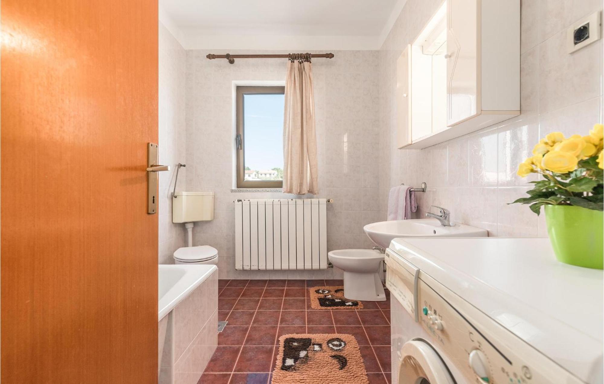 Beautiful Home In Visnjan With Wifi Extérieur photo
