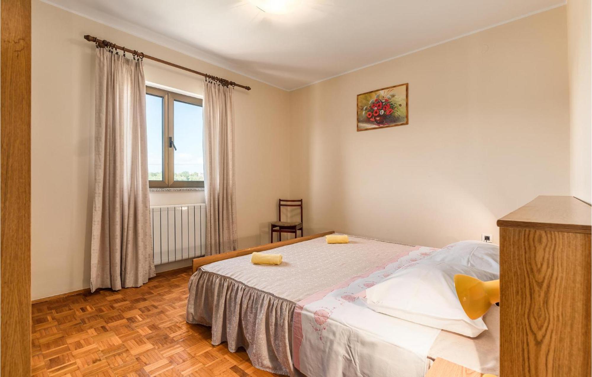Beautiful Home In Visnjan With Wifi Extérieur photo