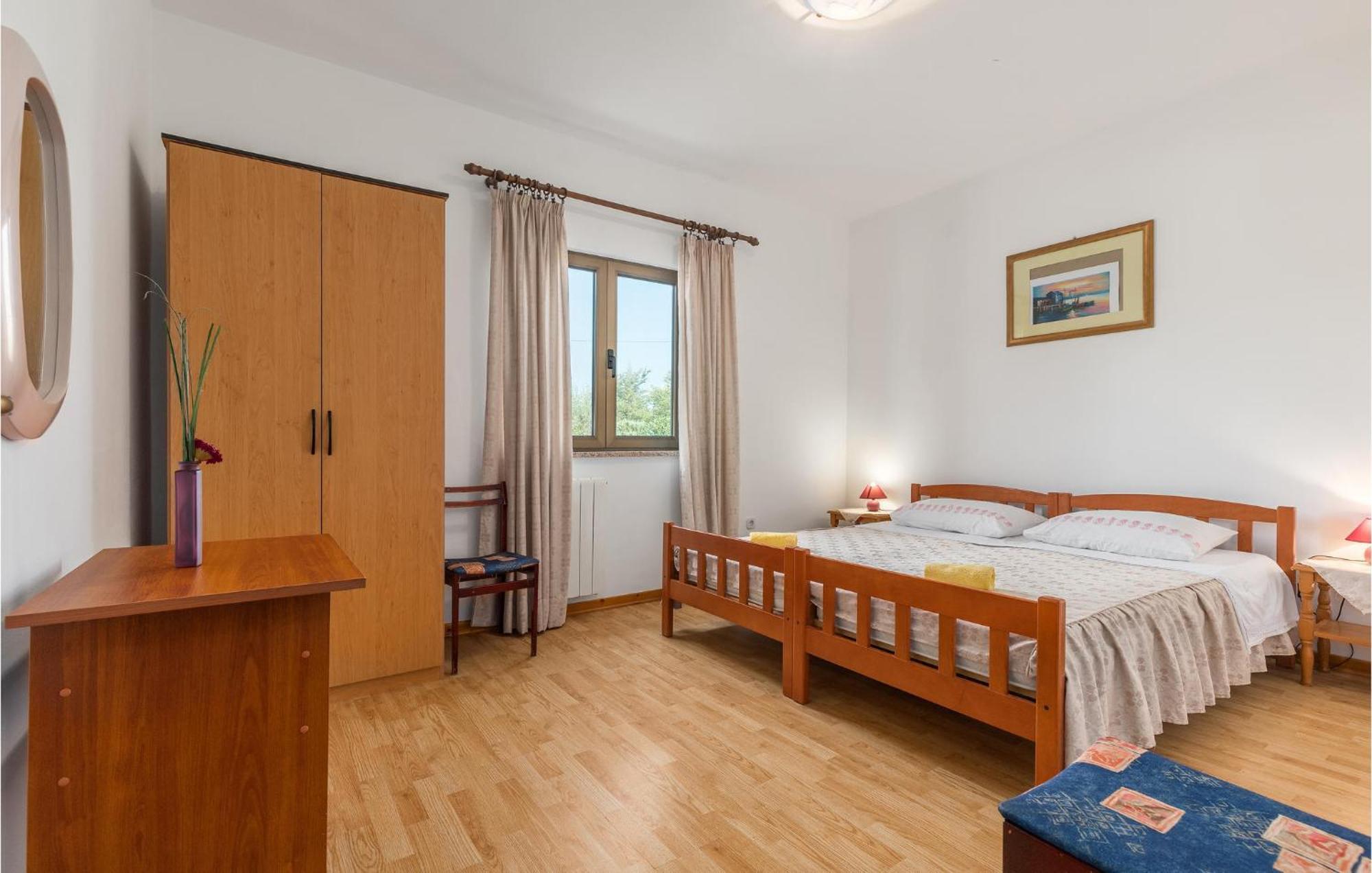 Beautiful Home In Visnjan With Wifi Extérieur photo