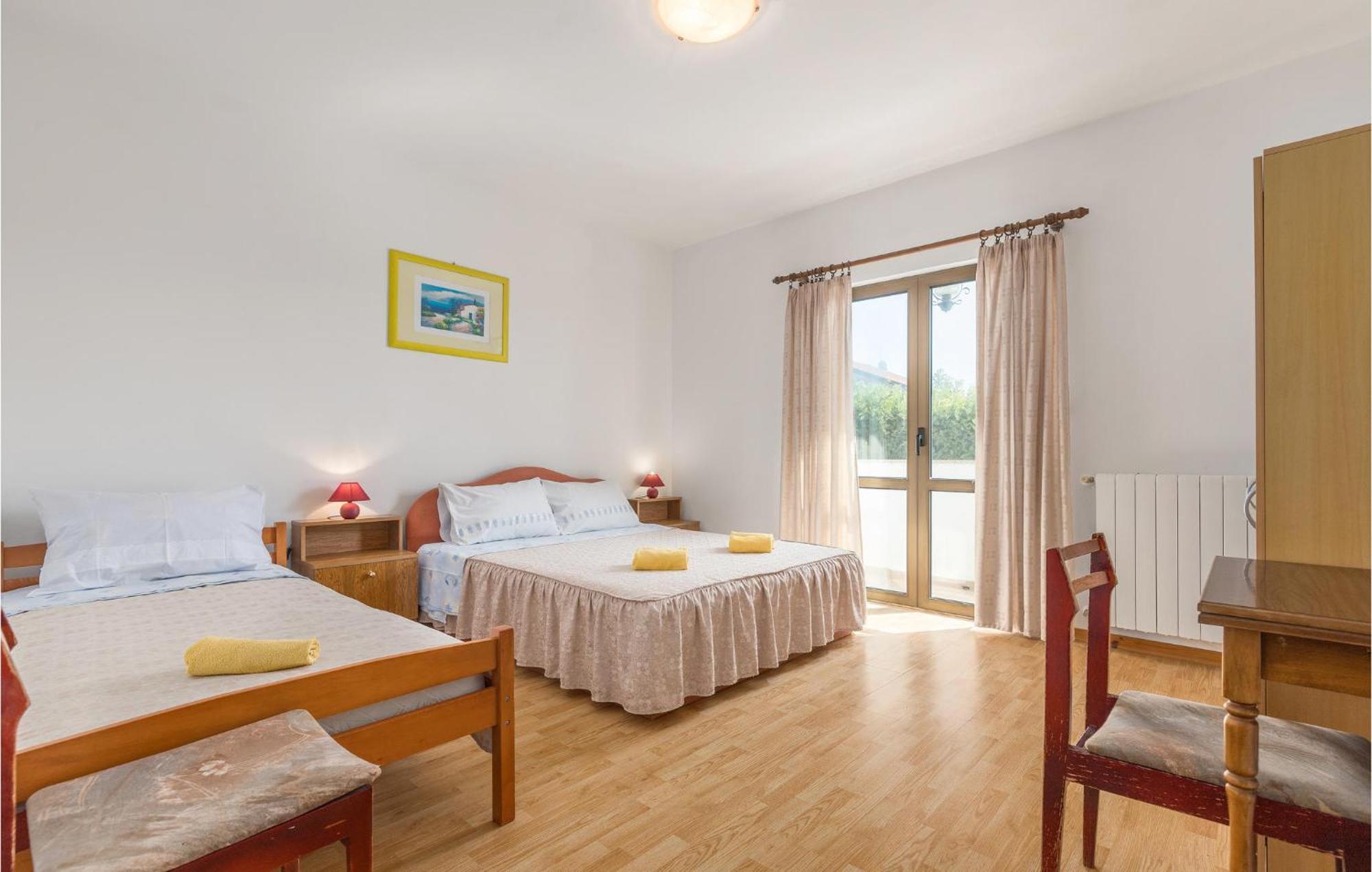 Beautiful Home In Visnjan With Wifi Extérieur photo