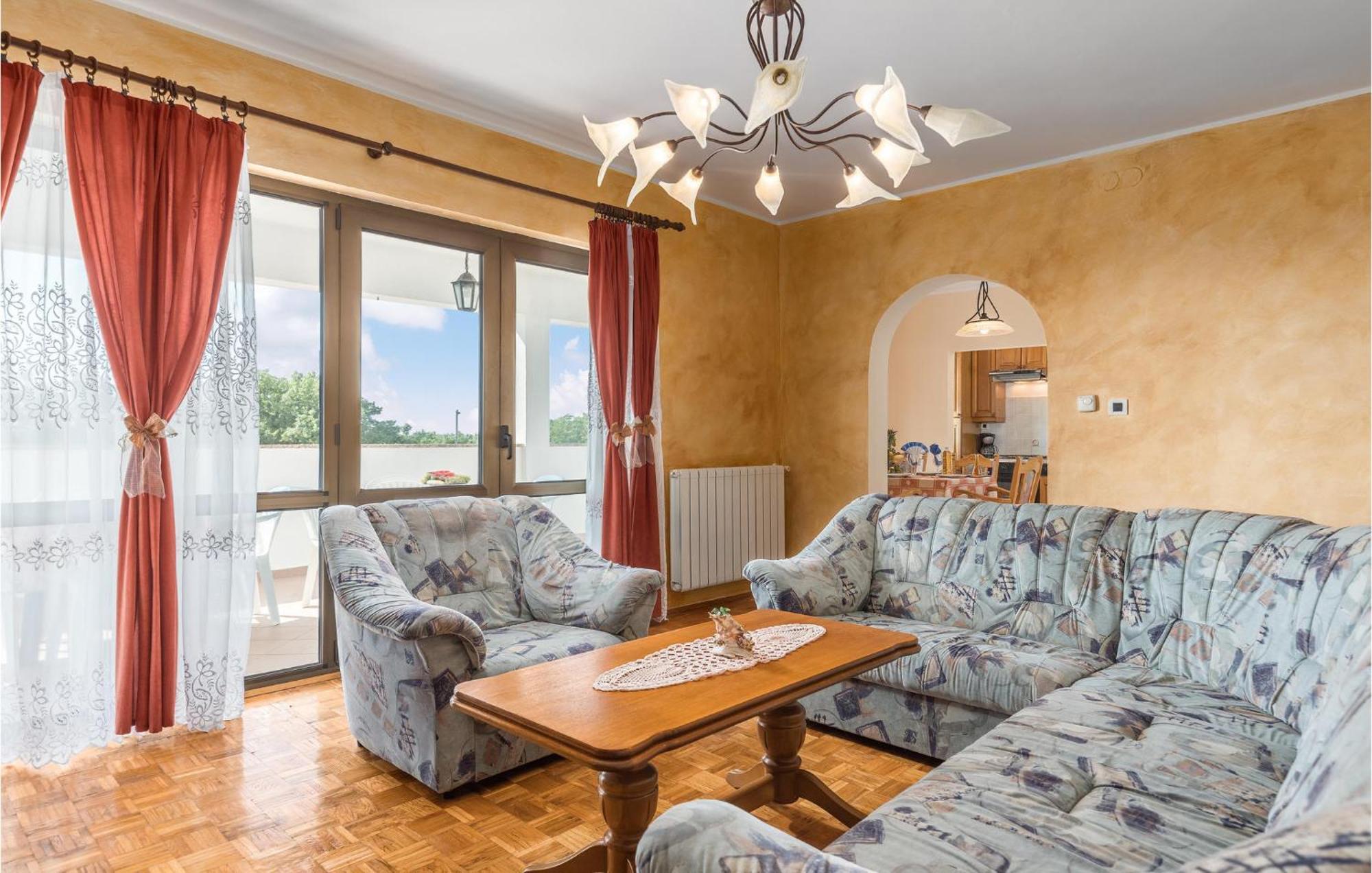 Beautiful Home In Visnjan With Wifi Extérieur photo