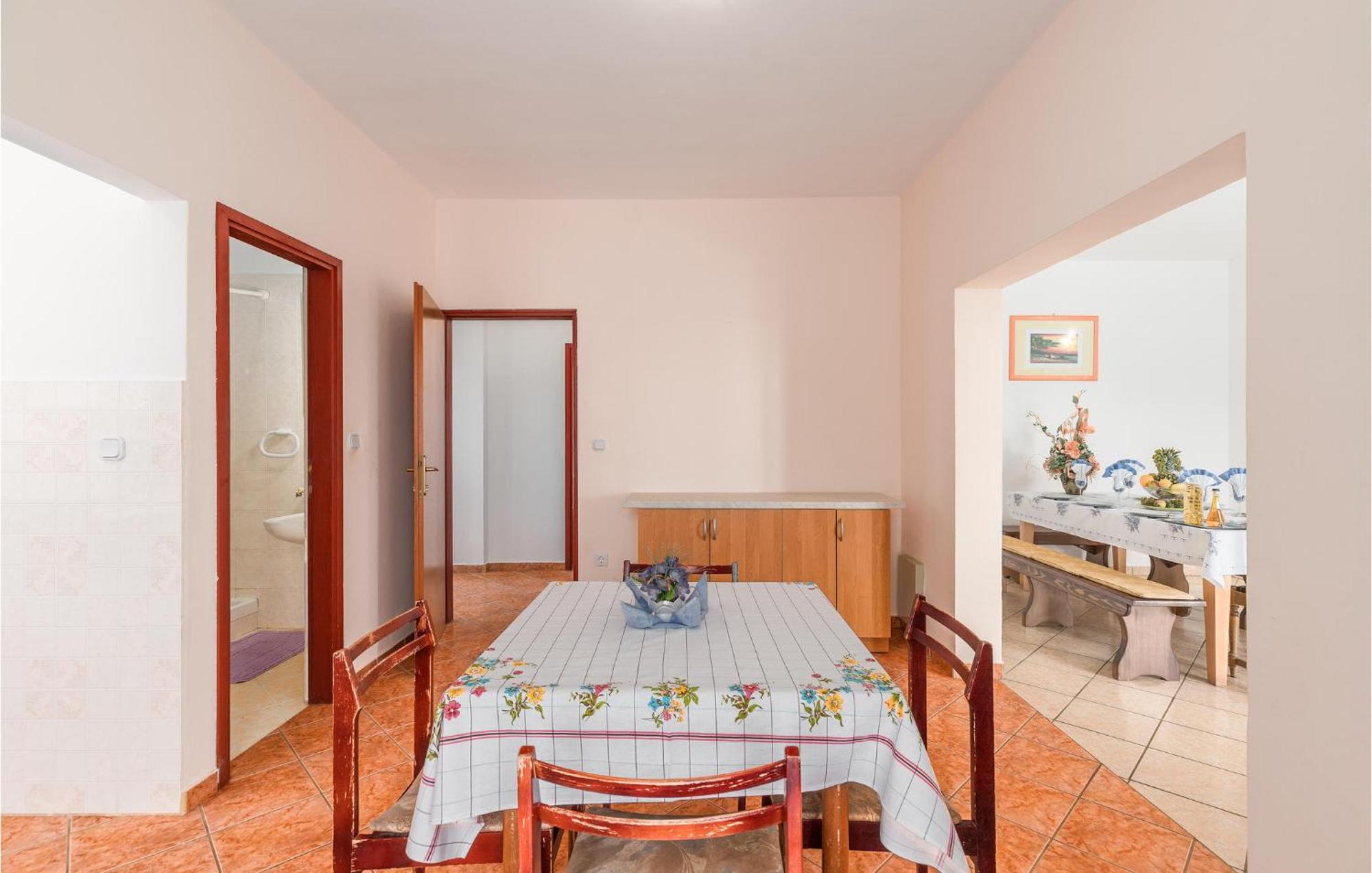 Beautiful Home In Visnjan With Wifi Extérieur photo